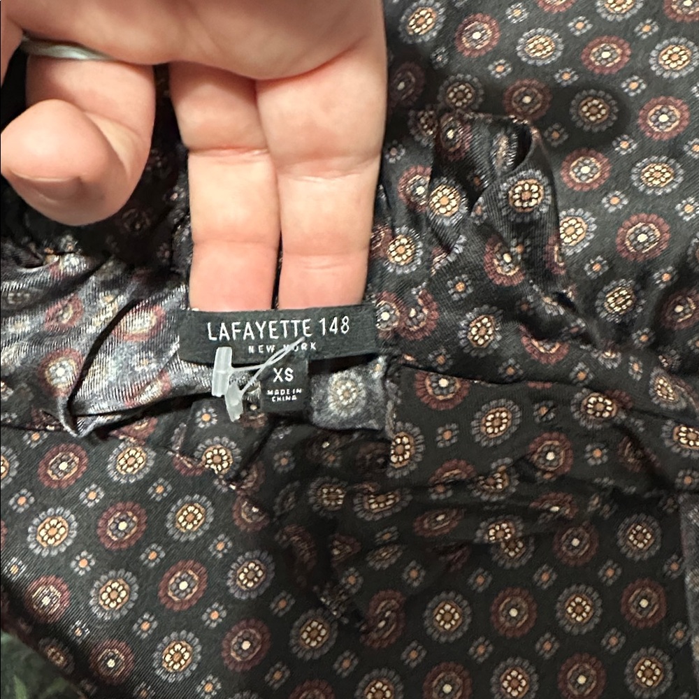 Lafayette 148 New York Black Sleeveless High-Neck Patterned Blouse - Picture 5 of 6
